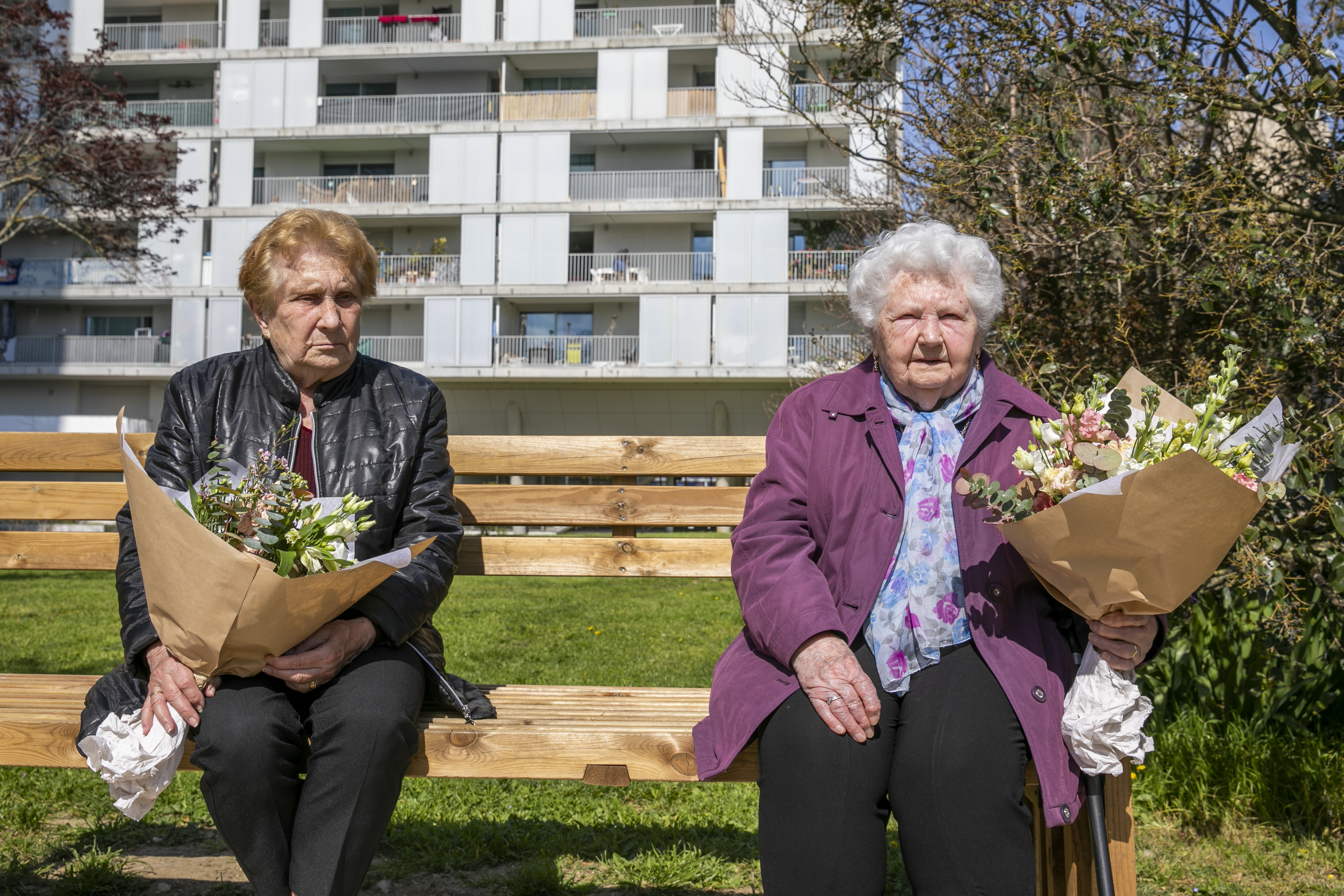 Paule et madeleine fleurs.jpg