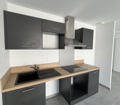 À louer : T3 lumineux avec balcon – Résidence Baglin 4 à Seilh – 1er étage – 65,28 m² – Loyer 939,44 € – Parking inclus