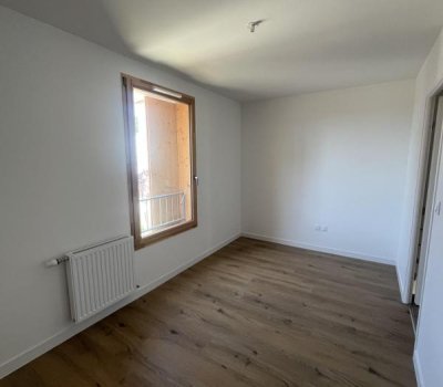 À louer : T3 Duplex Neuf en RDC avec terrasse et jardin – Construction écologique en terre crue – Cornebarrieu – Parking inclus