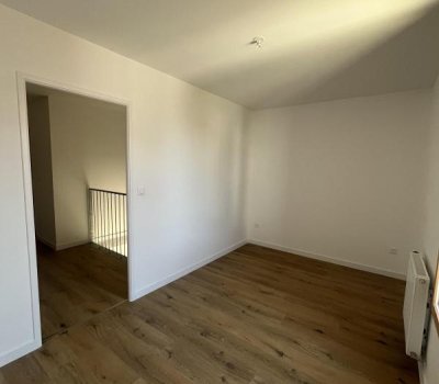 À louer : T3 Duplex Neuf en RDC avec terrasse et jardin – Construction écologique en terre crue – Cornebarrieu – Parking inclus