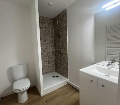 À louer : T3 Duplex Neuf en RDC avec terrasse et jardin – Construction écologique en terre crue – Cornebarrieu – Parking inclus