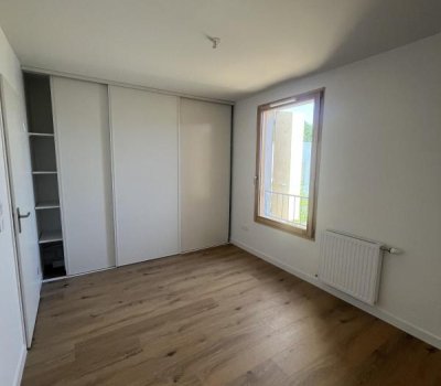 À louer : T3 Duplex Neuf en RDC avec terrasse et jardin – Construction écologique en terre crue – Cornebarrieu – Parking inclus