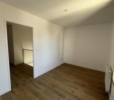 Villa mitoyenne T3 Duplex neuve avec terrasse et jardin – Construction écologique en terre crue – Cornebarrieu – Parking inclus