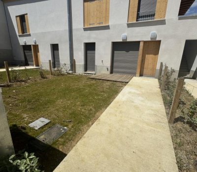 T3 LUMINEUX AVEC JARDIN, CUISINE EQUIPEE & PARKING EXTERIEUR - SECTEUR CORNEBARRIEU