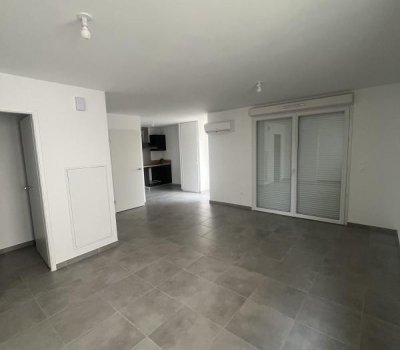 Villa Mitoyenne T4 Duplex – Terrasse & jardin – Seilh – Parking inclus