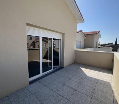 À louer : T3 lumineux avec balcon – Résidence Baglin 4 à Seilh – 1er étage – 65,28 m² – Parking inclus