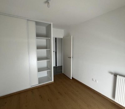 À louer : T3 lumineux avec balcon – Résidence Baglin 4 à Seilh – 1er étage – 65,28 m² – Parking inclus