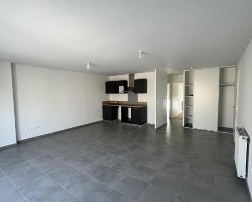 À louer : T3 lumineux avec balcon – Résidence Baglin 4 à Seilh – 1er étage – 65,28 m² – Parking inclus