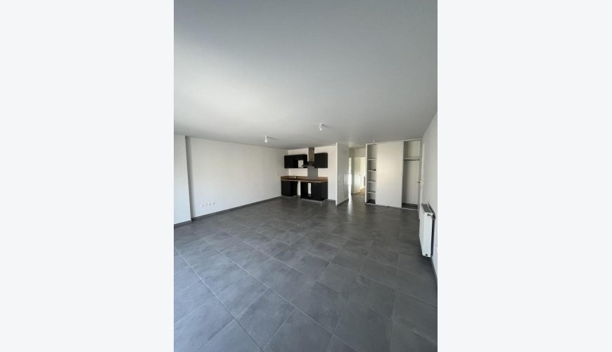 À louer : T3 lumineux avec balcon – Résidence Baglin 4 à Seilh – 1er étage – 65,28 m² – Loyer 939,44 € – Parking inclus
