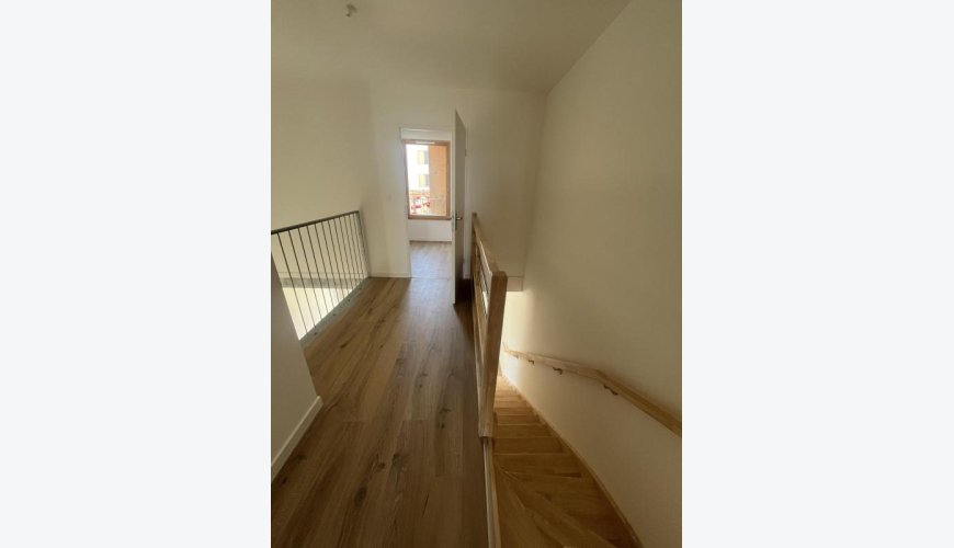 À louer : T3 Duplex Neuf en RDC avec terrasse et jardin – Construction écologique en terre crue – Cornebarrieu – Parking inclus