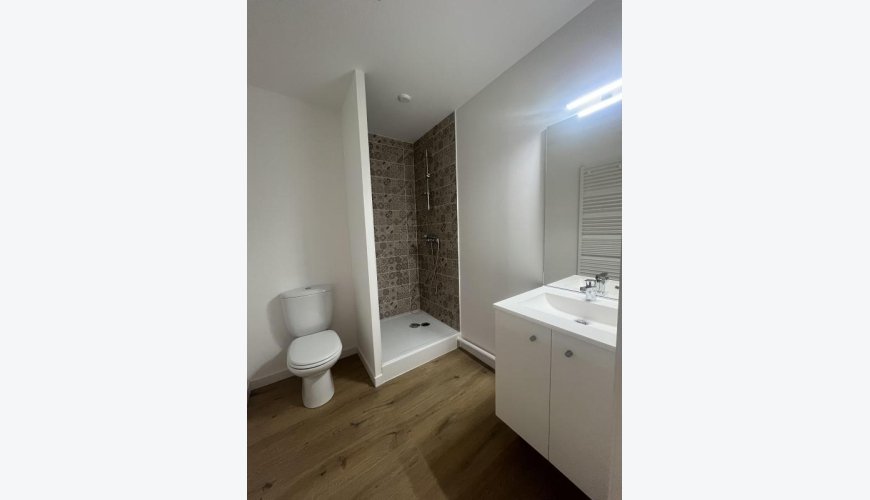 À louer : T3 Duplex Neuf en RDC avec terrasse et jardin – Construction écologique en terre crue – Cornebarrieu – Parking inclus