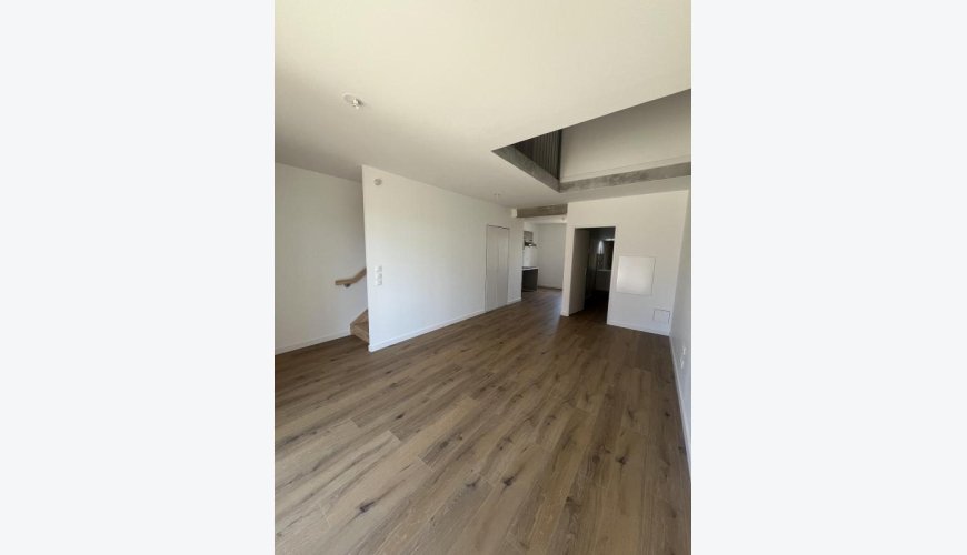 À louer : T3 Duplex Neuf en RDC avec terrasse et jardin – Construction écologique en terre crue – Cornebarrieu – Parking inclus