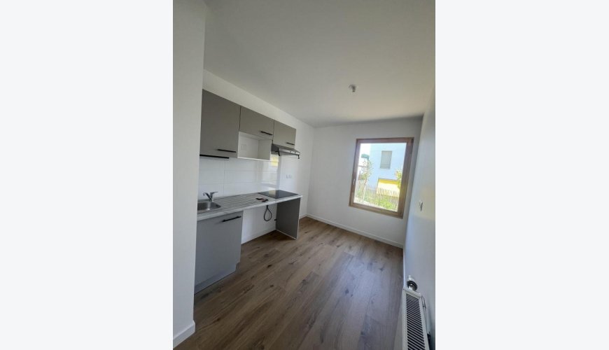 À louer : T3 Duplex Neuf en RDC avec terrasse et jardin – Construction écologique en terre crue – Cornebarrieu – Parking inclus