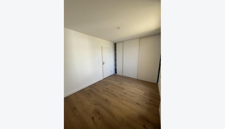 À louer : T3 Duplex Neuf en RDC avec terrasse et jardin – Construction écologique en terre crue – Cornebarrieu – Parking inclus