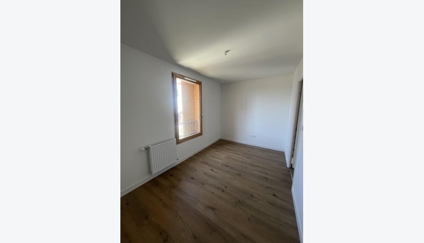 Villa mitoyenne T3 Duplex neuve avec terrasse et jardin – Construction écologique en terre crue – Cornebarrieu – Parking inclus