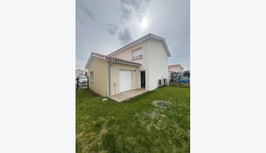 Villa Mitoyenne T4 Duplex – Terrasse & jardin – Seilh – Parking inclus