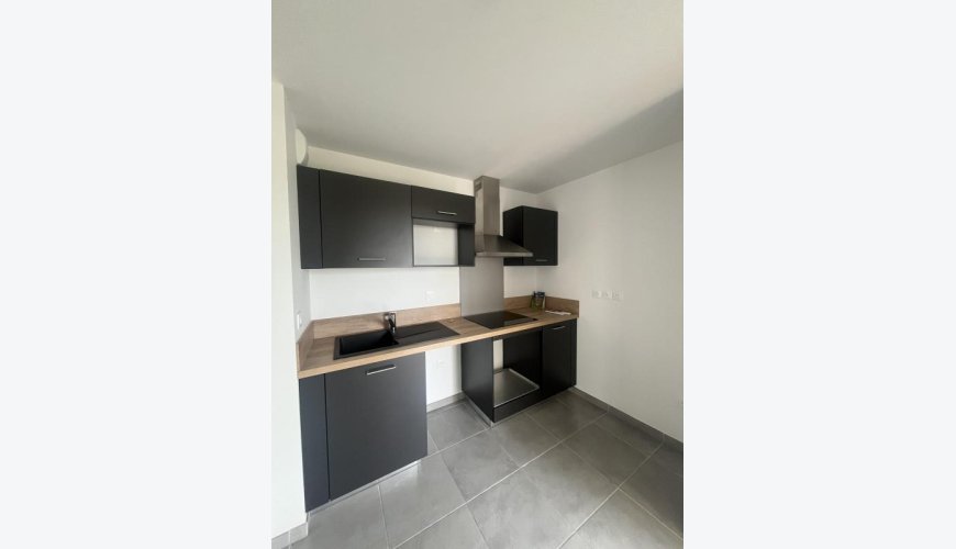 Villa Mitoyenne T4 Duplex – Terrasse & jardin – Seilh – Parking inclus