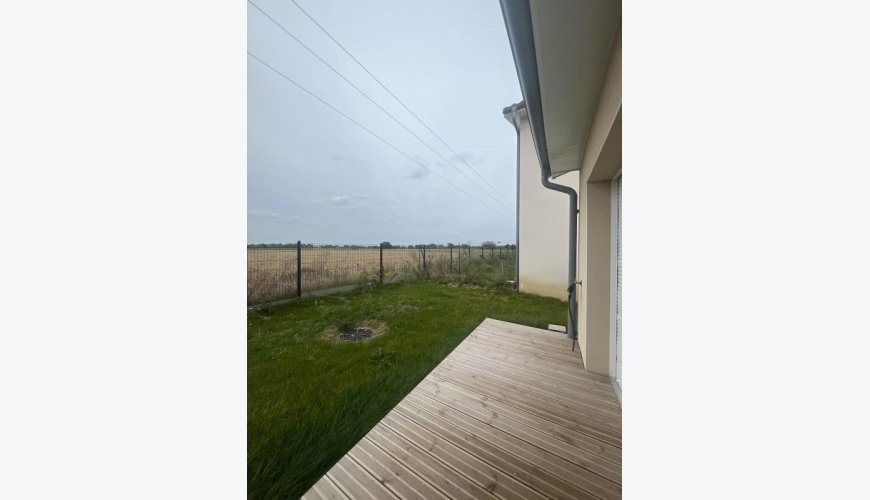 Villa Mitoyenne T4 Duplex – Terrasse & jardin – Seilh – Parking inclus