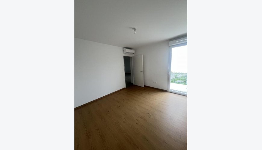 Villa Mitoyenne T4 Duplex – Terrasse & jardin – Seilh – Parking inclus
