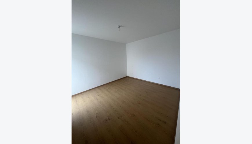 Villa Mitoyenne T4 Duplex – Terrasse & jardin – Seilh – Parking inclus