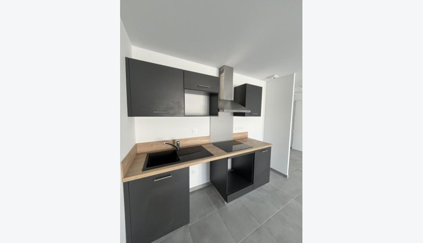 À louer : T3 lumineux avec balcon – Résidence Baglin 4 à Seilh – 1er étage – 65,28 m² – Parking inclus